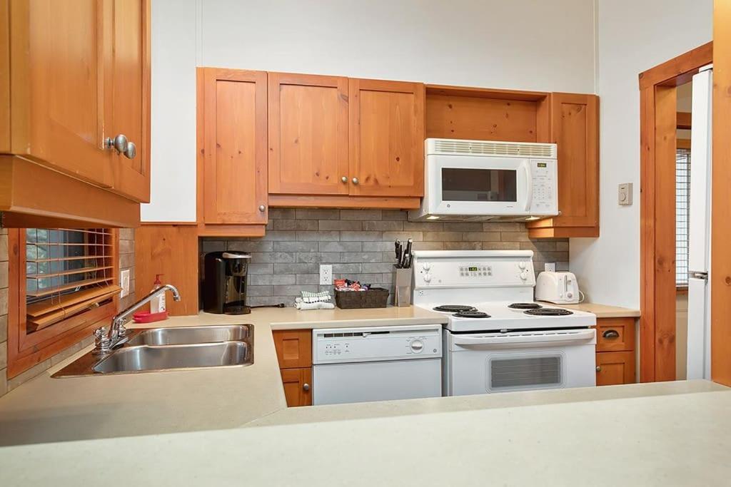 Les Eaux 225-1 By Escapades Tremblant Apartment Mont-Tremblant Exterior photo
